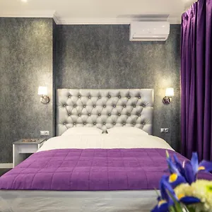 https://status-apartments-kiev.hotels-of-kiev.com
